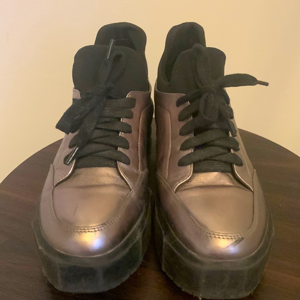 Leather short booties with laces